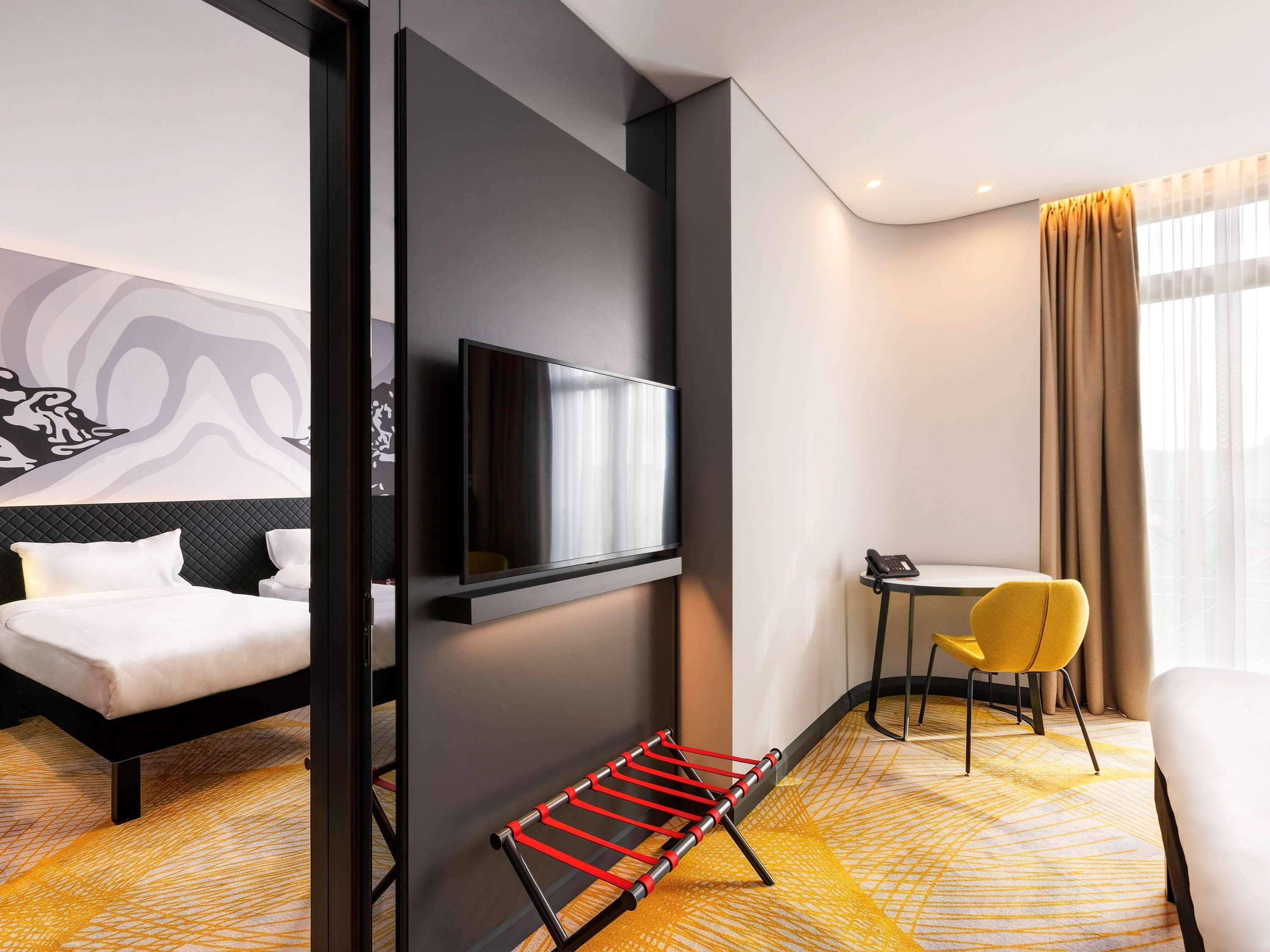 宜必思尚品伊斯坦布尔梅特尔酒店 外观 照片 A room at the hotel