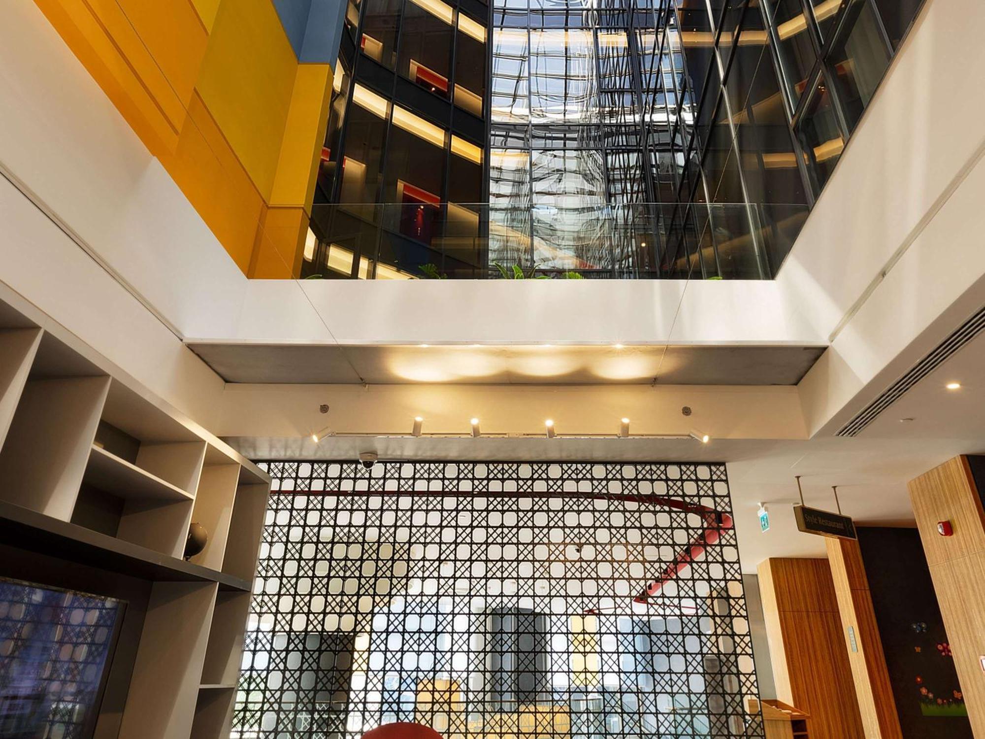 宜必思尚品伊斯坦布尔梅特尔酒店 外观 照片 Interior of the library